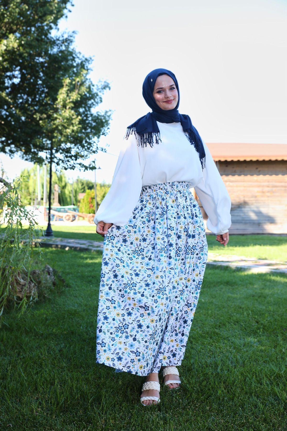 Bahar Dalı Mavi Çiçek Desenli Etek