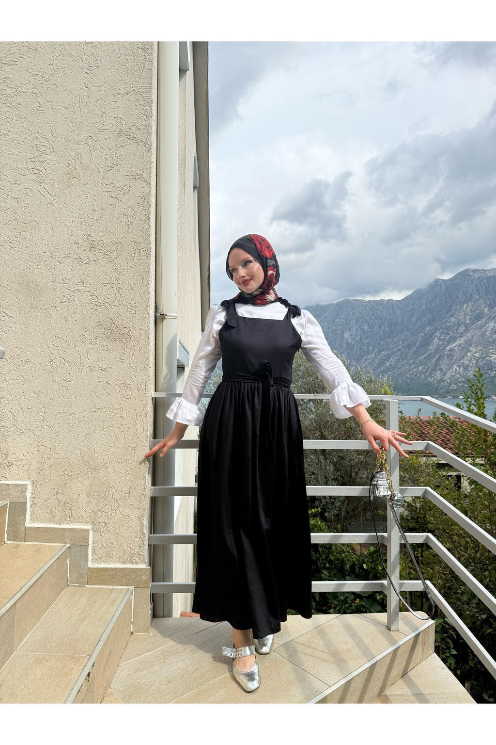 Omuzdan Bağlamalı Kuşaklı Siyah Jile