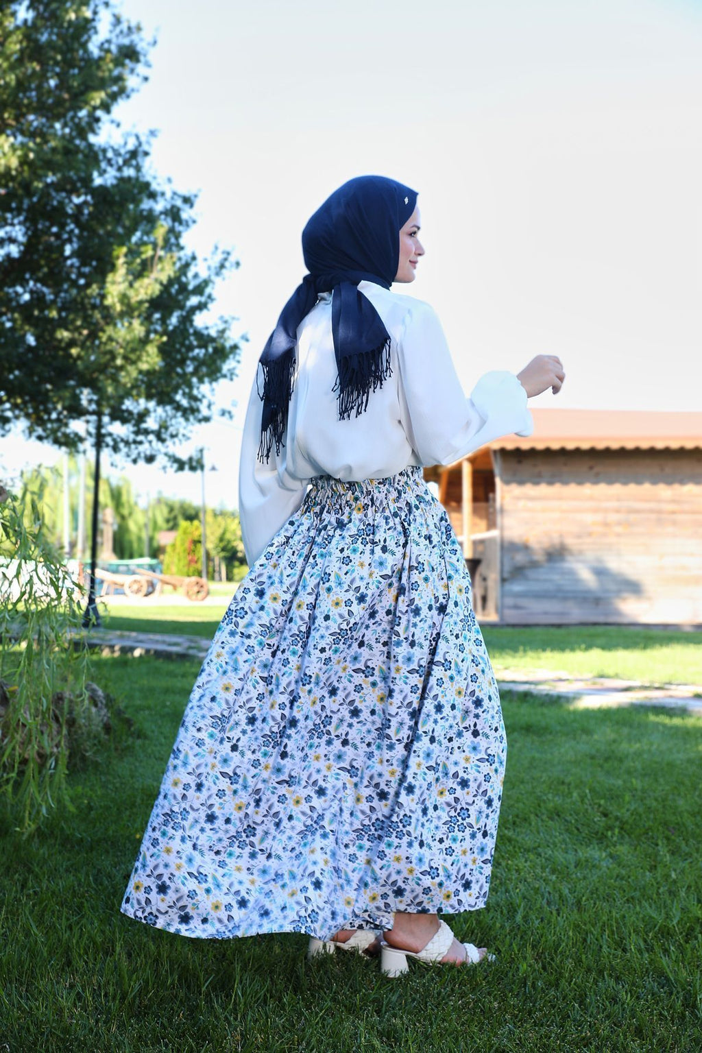 Bahar Dalı Mavi Çiçek Desenli Etek