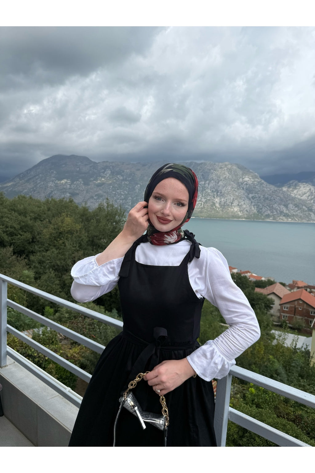 Omuzdan Bağlamalı Kuşaklı Siyah Jile