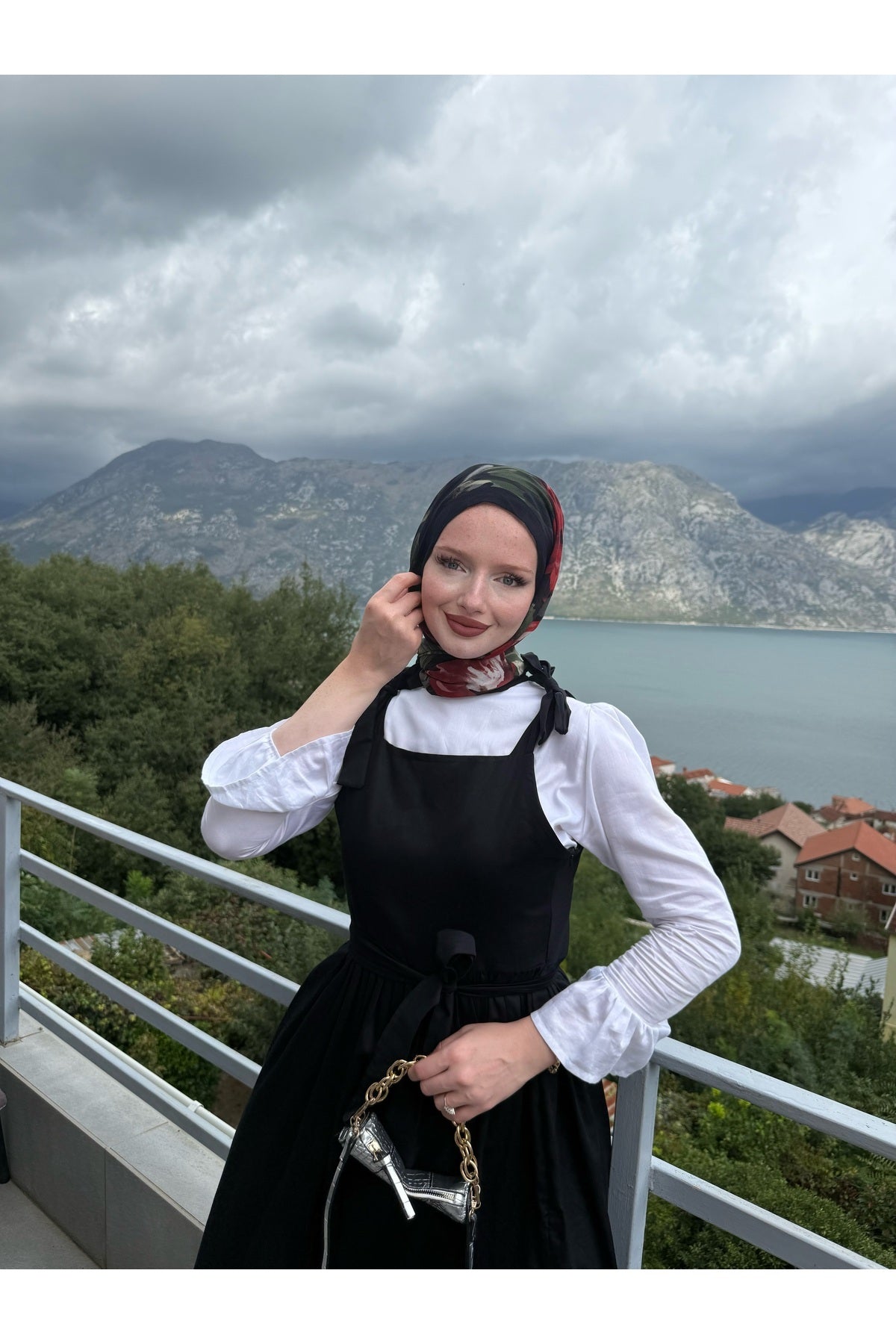 Omuzdan Bağlamalı Kuşaklı Siyah Jile