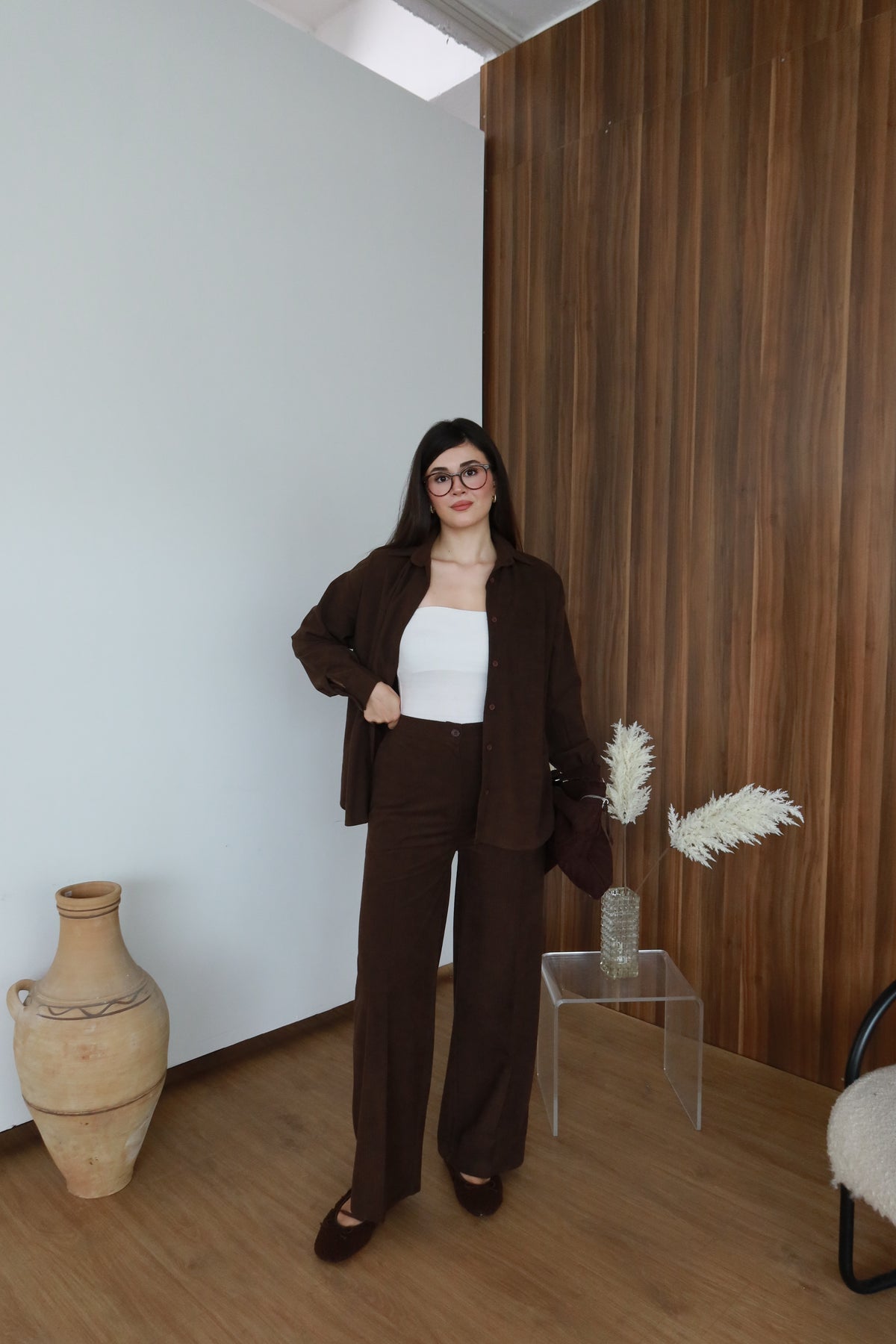 Kahverengi Pantolonlu Kadife Takım
