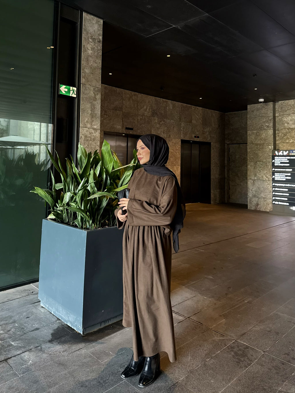 Kadın Kahverengi Kadife Etekli Takım