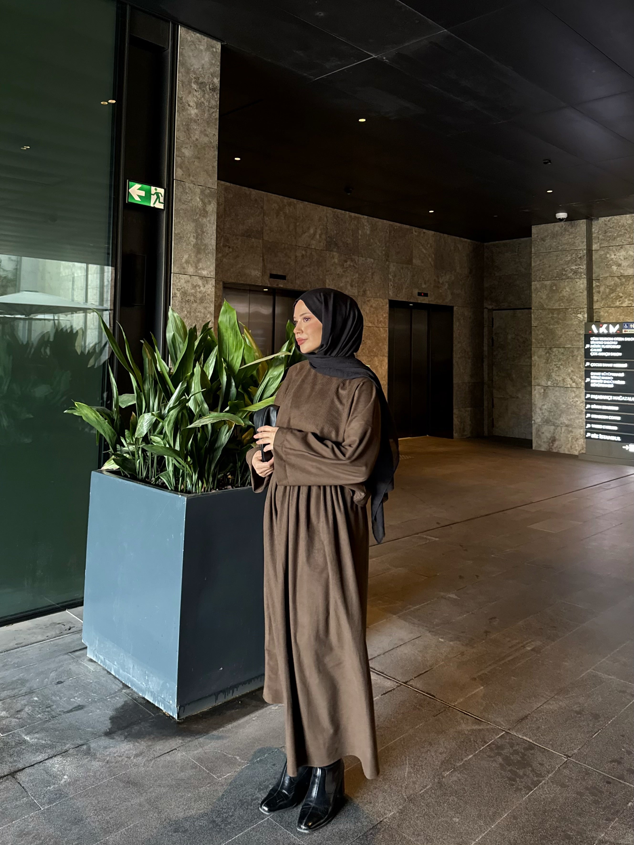 Kadın Kahverengi Kadife Etekli Takım