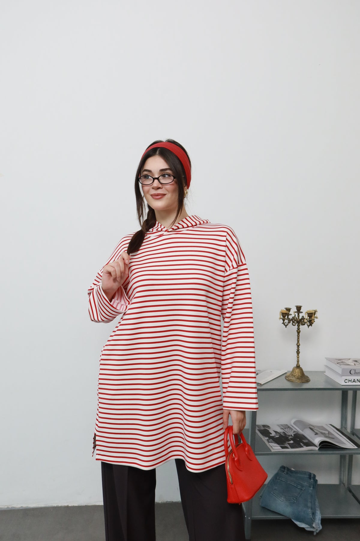 Kırmızı Çizgili Kapüşonlu Sweatshirt