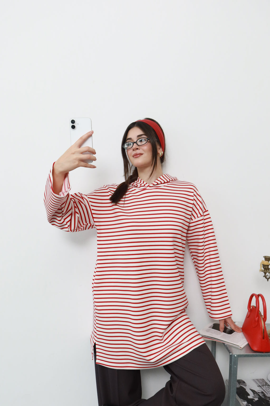 Kırmızı Çizgili Kapüşonlu Sweatshirt