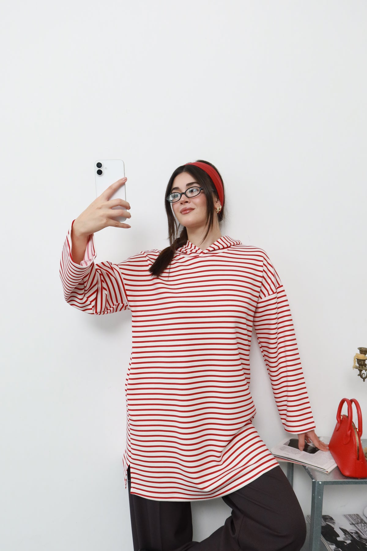 Kırmızı Çizgili Kapüşonlu Sweatshirt