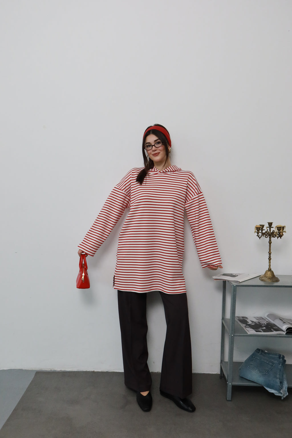 Kırmızı Çizgili Kapüşonlu Sweatshirt