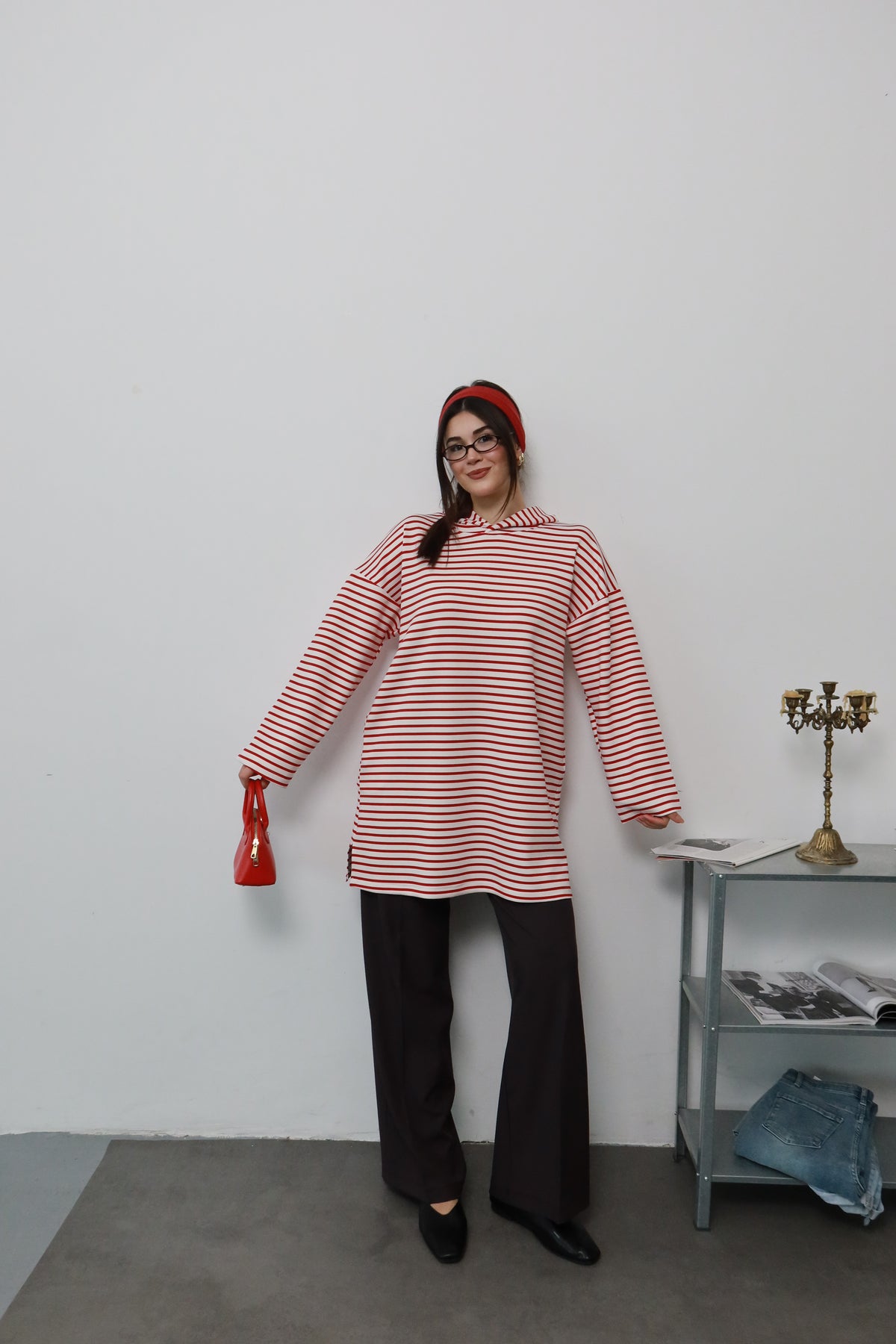 Kırmızı Çizgili Kapüşonlu Sweatshirt